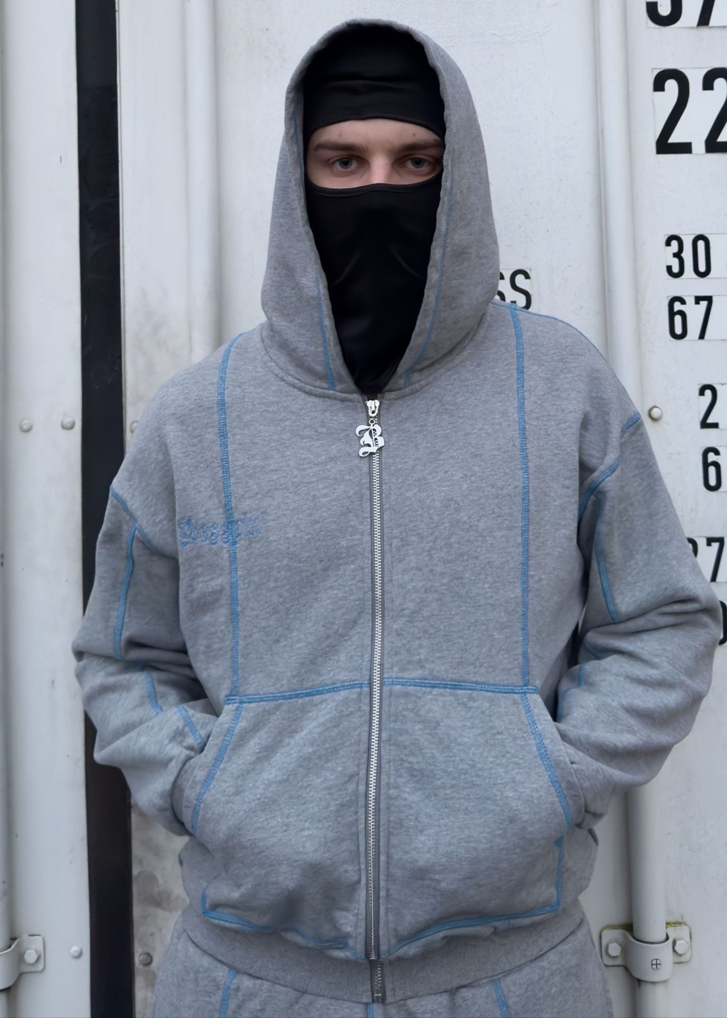 STICH LINE ZIP HOODIE